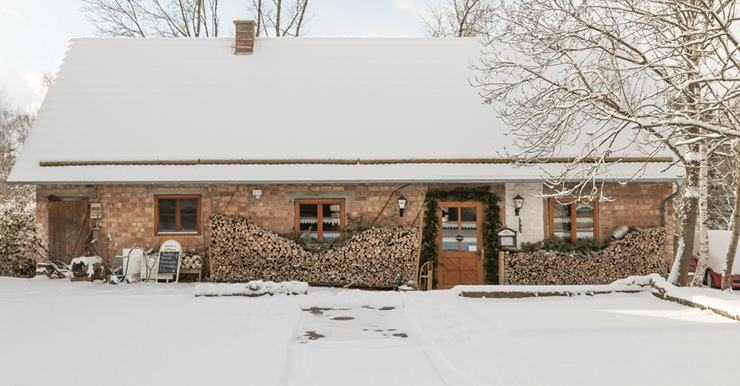 Blick auf den Schlemmerstall im Winter