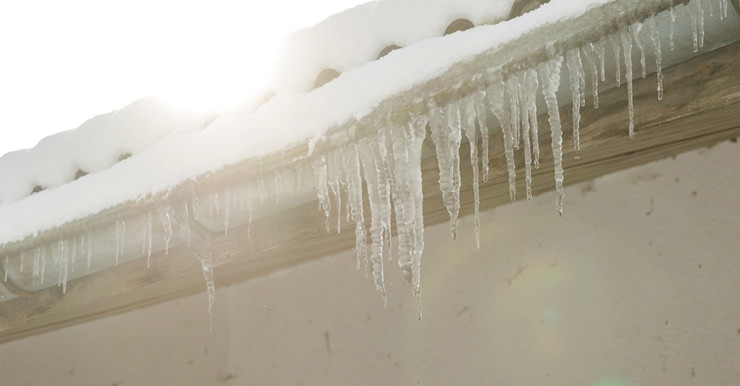 Nahaufnahme der Eiszapfen am Schlemmerstall