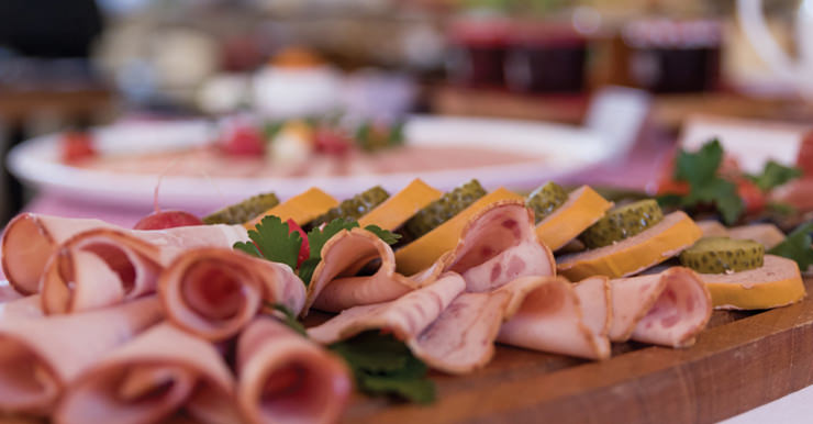 Nahaufnahme der rustikalen Wurstplatte