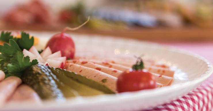 Nahaufnahme der rustikalen Wurstplatte